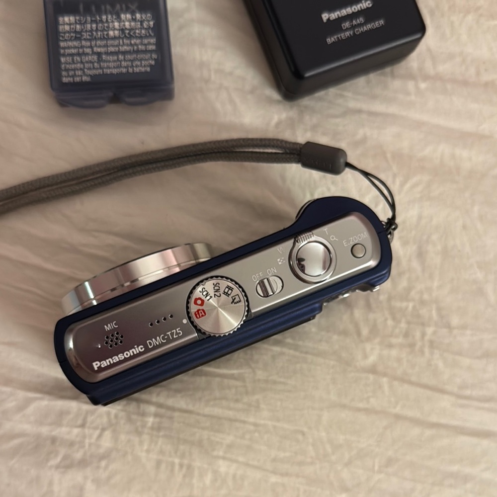 Panasonic Blue Digital Camera with Retractable Lens - Picture 4 of 4